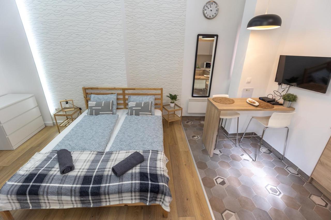 Acacia Apartment